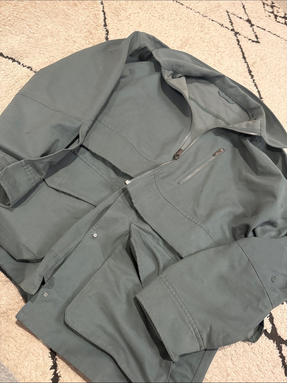 Lululemon Glyde 2-in-1 Adaptable Jacket
Dark Forest L - Picture 6 of 8